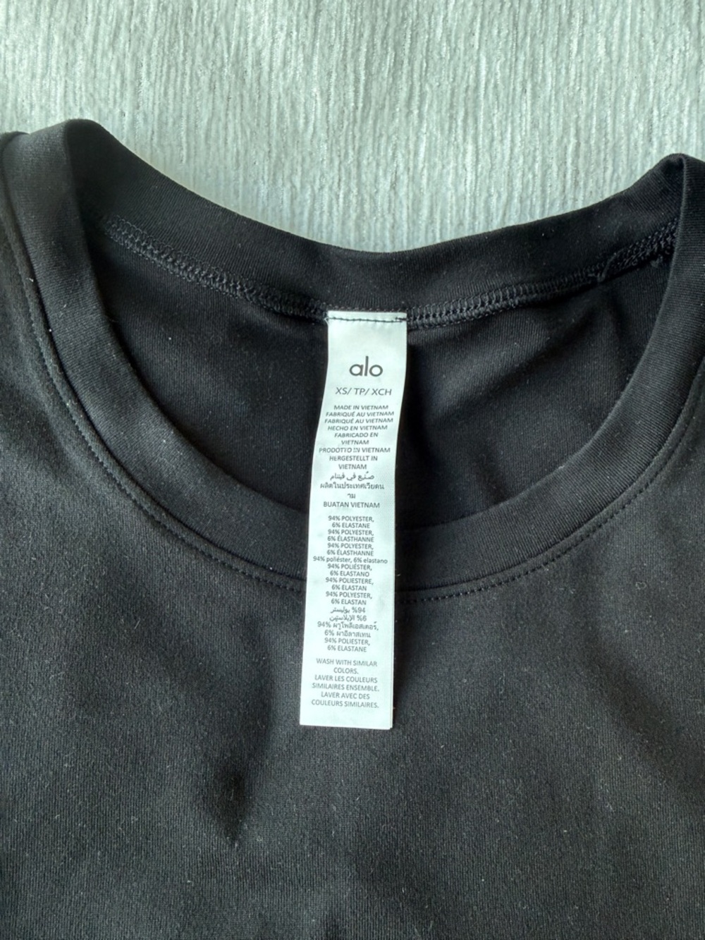 ALO Yoga Black Short Sleeve Crew Tee - Picture 2 of 3